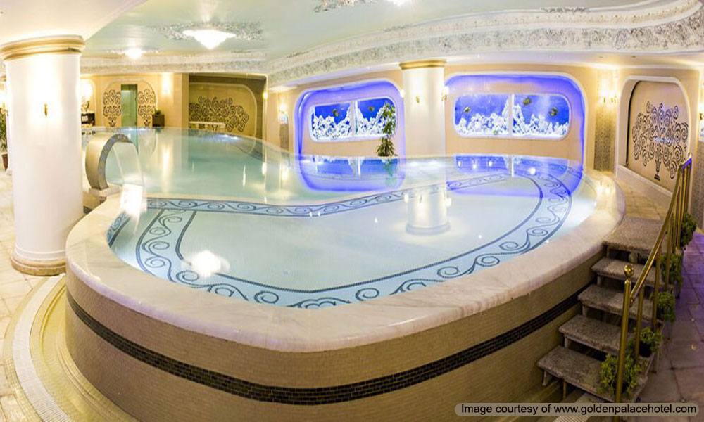 نمایی از استخر هتل گلدن پالاس (قصر طلایی مشهد)