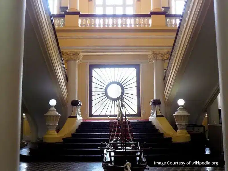 معماری کاخ میان پشته