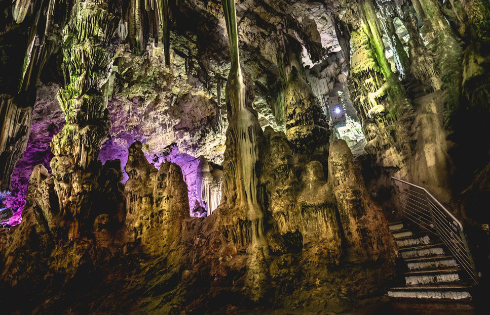 مجموعه غارهای گورهام و جاذبه‌های آن