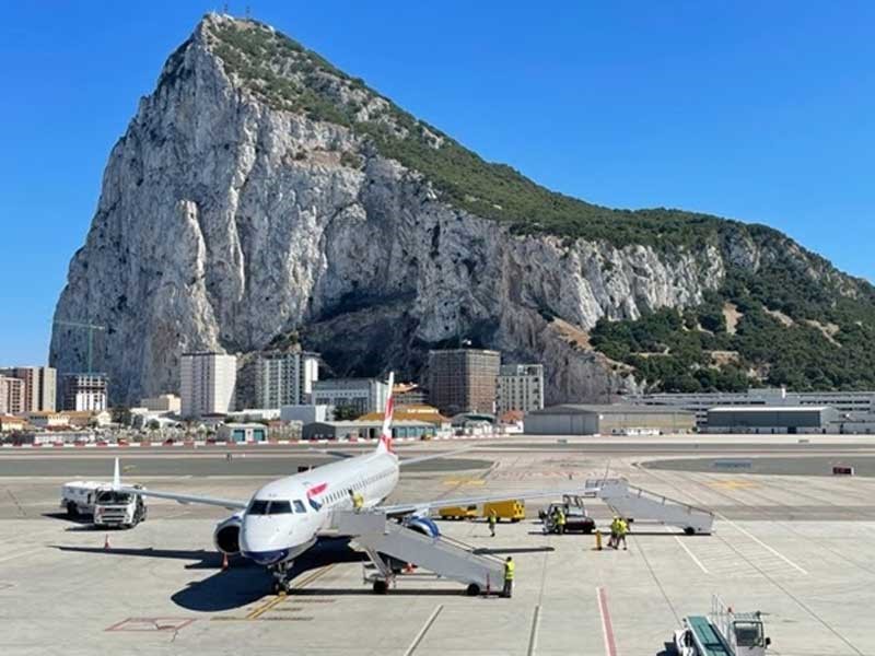 فرودگاه جبل الطارق یکی از فرودگاه‌های زیبای دنیا است
