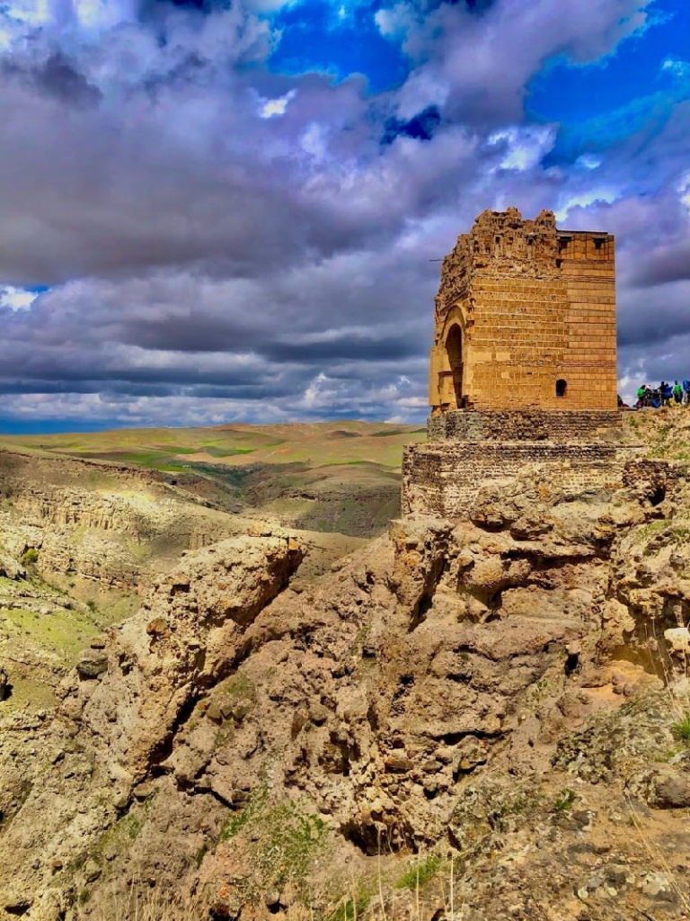 نمایی زیبا از قلعه ضحاک در هشترود