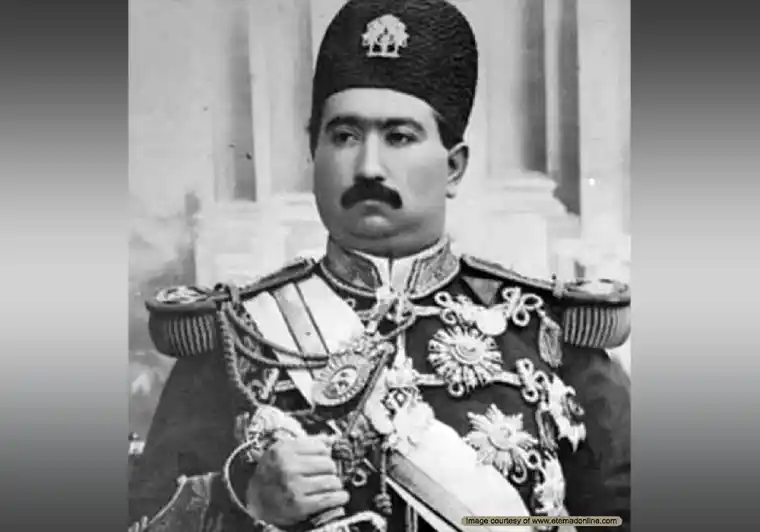 تصویری از محمدعلی شاه قاجار با حمایل و لباس رسمی آن دوره