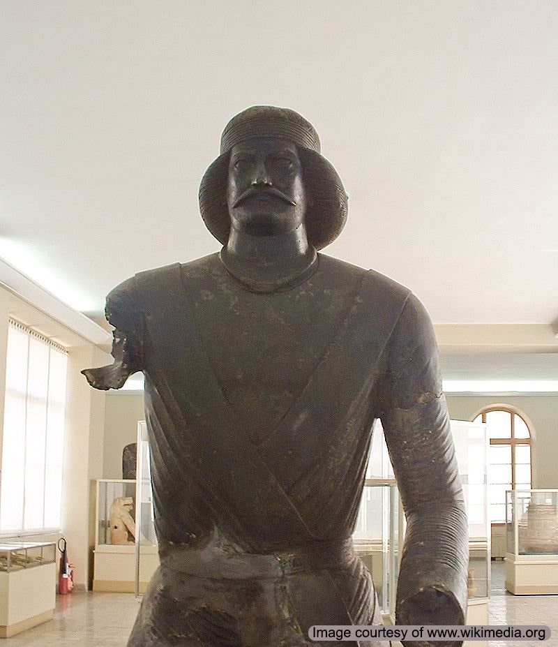 مجسمه مرد اشکانی (دوره پارت‌ها) در موزه ایران باستان