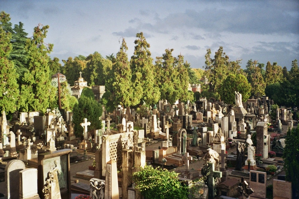 بازدید از مقبره‌های گورستان منیومنتال ایتالیا