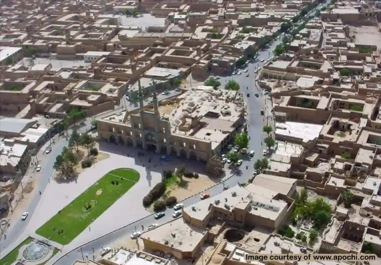 نمای هوایی بخشی از میدان امیرچقماق یزد و تکیهی معروف آن