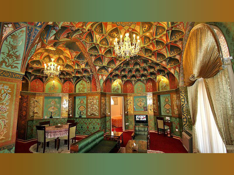 اقامت در هتل عباسی با معماری زیبا و سنتی آن