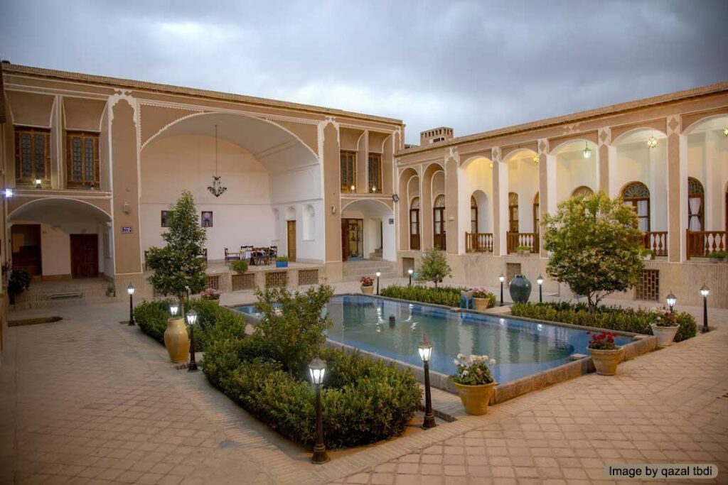هتل لاله شهر یزد