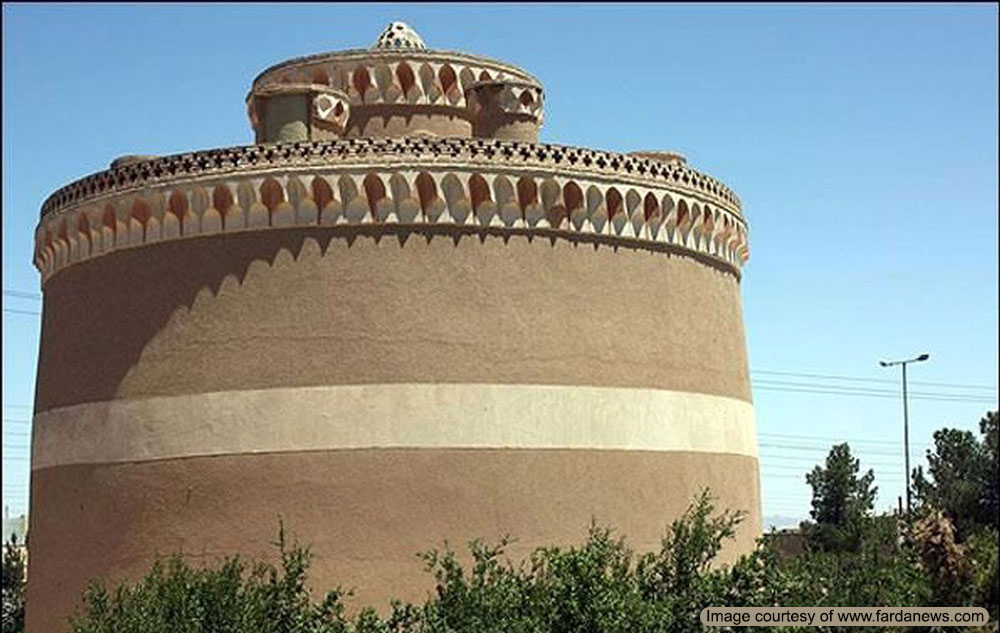 ضرورت ایجاد نواری گچی در اطراف کبوترخانه‌ها