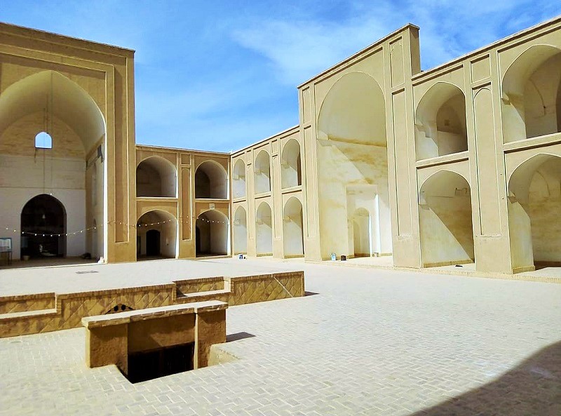 جاذبه های تاریخی ابرکوه: مسجد جامع