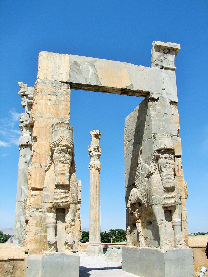 معماری ایرانی دوره هخامنشی، دروازه ملل تخت جمشید
