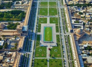 نمای هوایی میدان امام خمینی و جاهای دیدین اصفهان که پیرامونش هستند.
