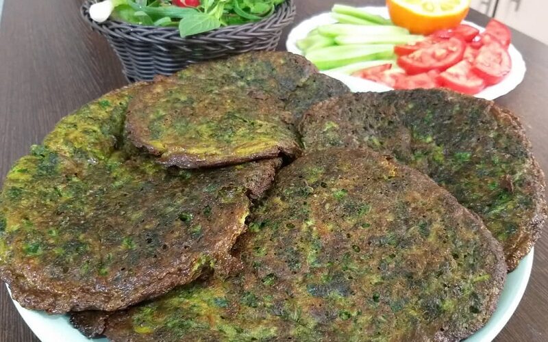 نحوه پخت کوکو سبزی، یک غذای گیاهی ایرانی
