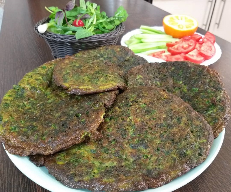 نحوه پخت کوکو سبزی، یک غذای گیاهی ایرانی