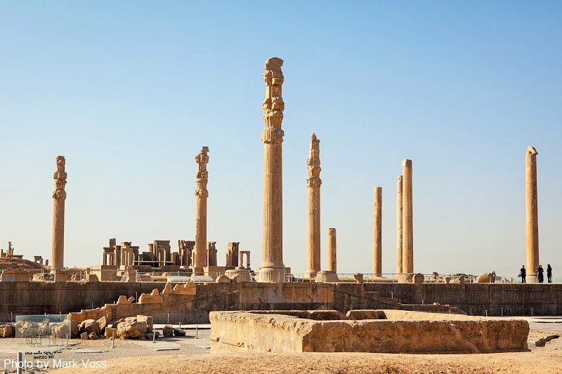 نمایی از تخت جمشید، میراث جهانی بشر و از جاهای دیدنی شیراز در خارج از شهر