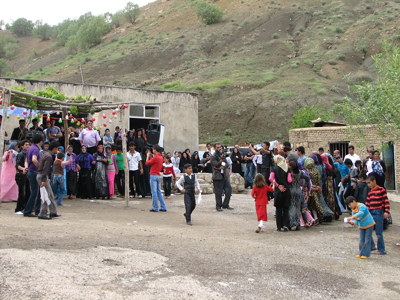 عکس گرفتن از دیگران در عروسی