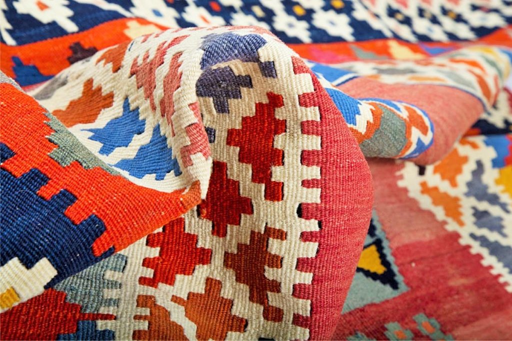مهارت های سنتی قالی بافی در استان فارس: گلیم قشقایی