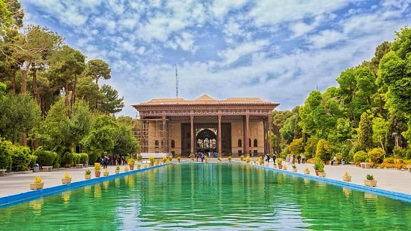 جاذبه های تاریخی اصفهان: کاخ چهل ستون