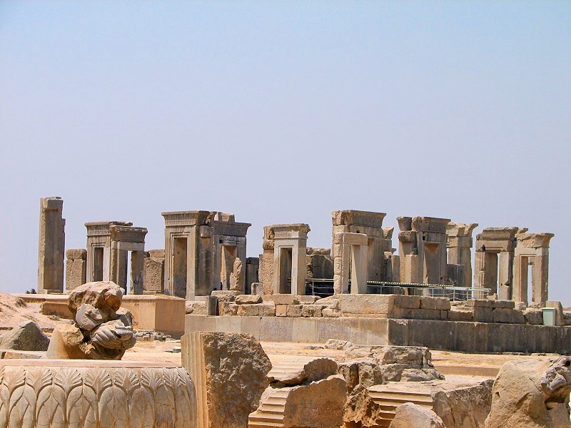 کاخ تچر در تخت جمشید، نمونه‌ای از معماری ایران باستان