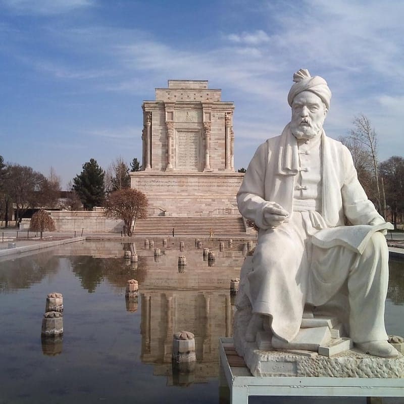 جاذبه های تاریخی مشهد: آرامگاه فردوسی