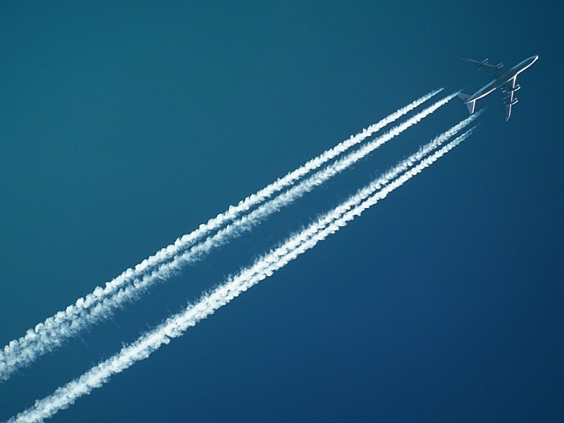 اثرات منفی گردشگری غیر مسئولانه بر روی محیط زیست: آلودگی حمل نقل هوایی