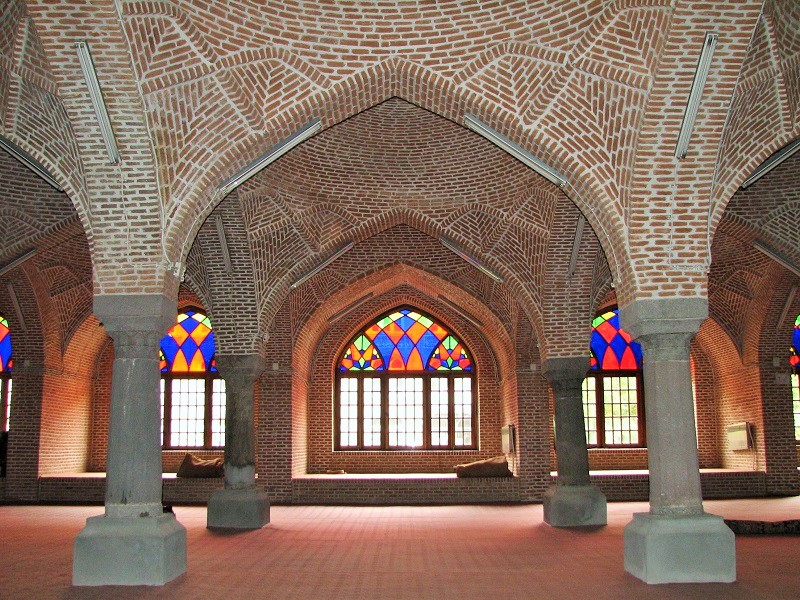 نمای داخلی مسجد جامع تبریز، یکی از دیدنی های تبریز