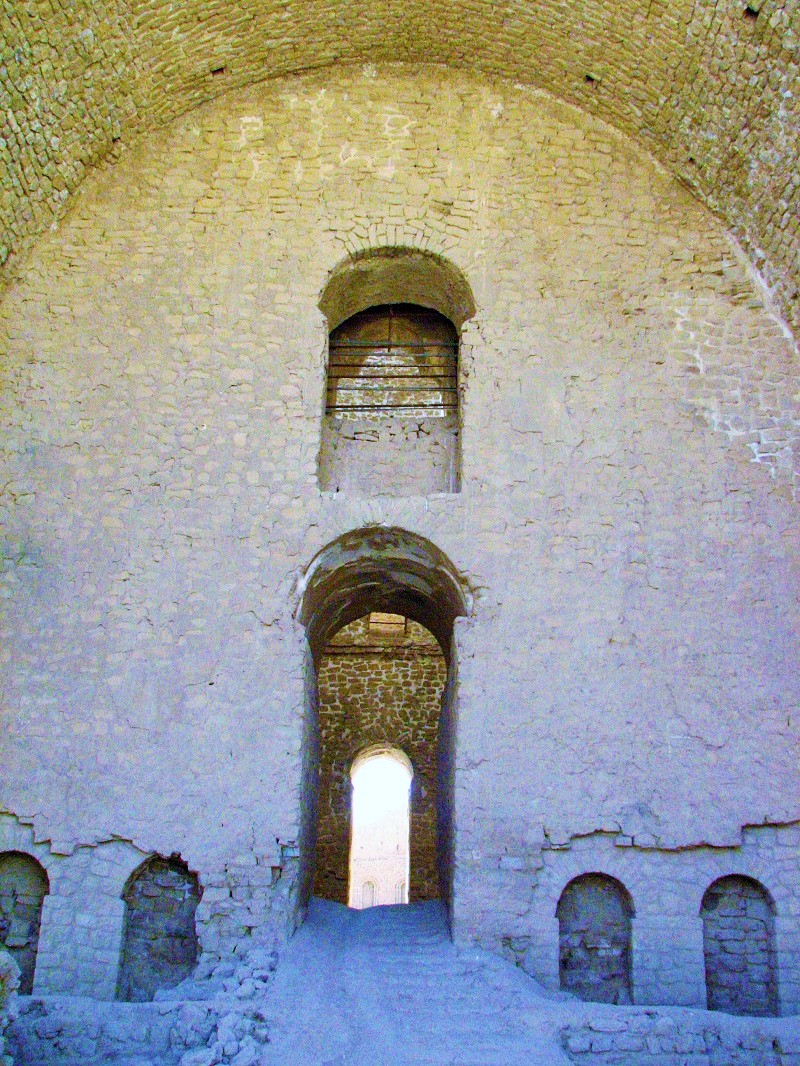 کاخ اردشیر بابکان در فیروز آباد فارس - گنبدسازی پیش از اسلام در ایران