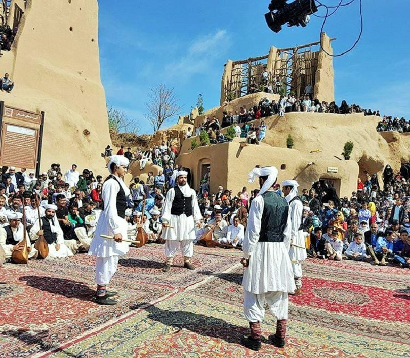 بوم گردی یا گردشگری انبوه