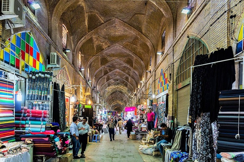 راسته بازار قیصریه لار با معماری ایرانی بی‌نظیر