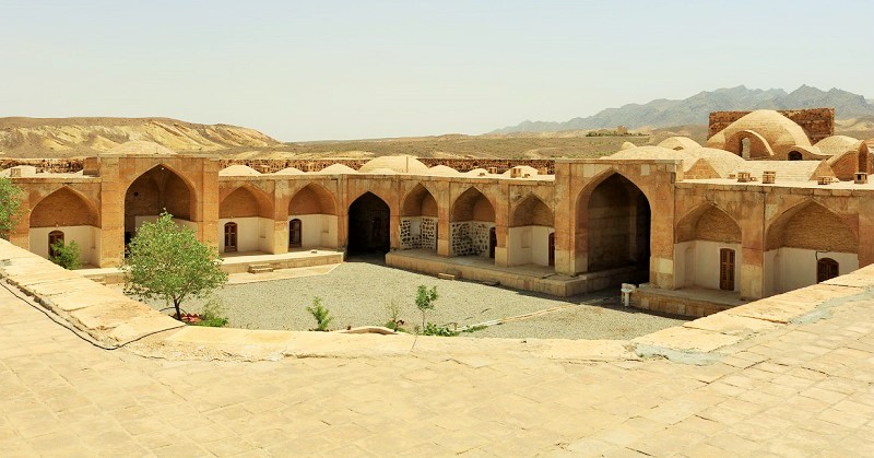 جاذبه های تاریخی ورامین کاروانسرای قصر بهرام