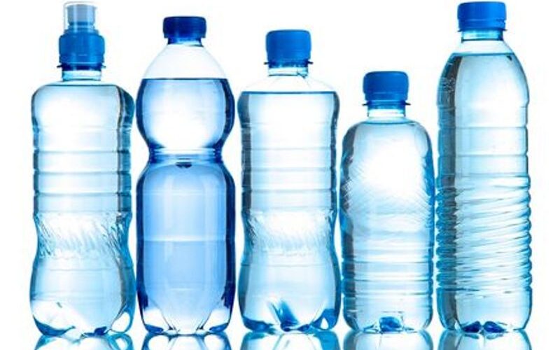 گردشگری مسئولانه و حذف بطری یکبار مصرف پلاستیکی آب معدنی آشامیدنی