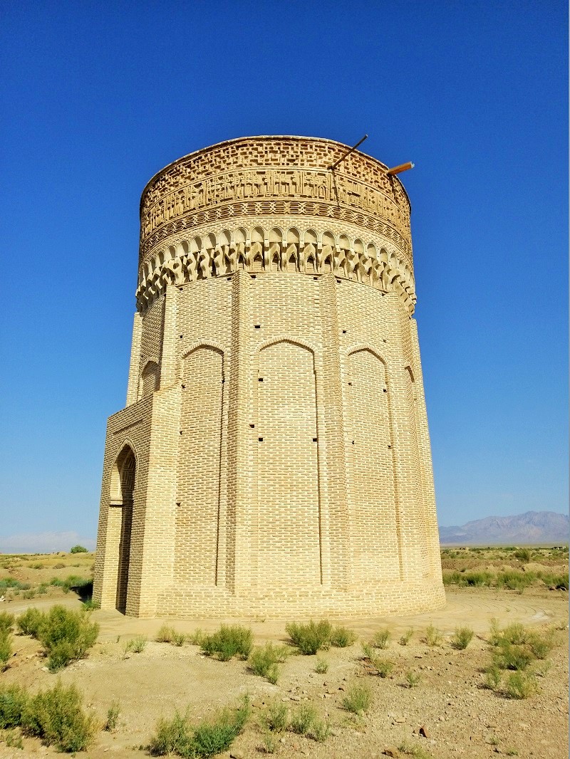 جاهای دیدنی دامغان؛ برج طغرل مهماندوست