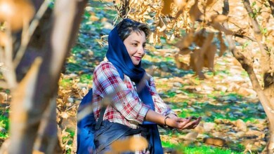 خانم شمس (آژانس الیت کرمانشاه) در حال اجرای تور درختکاری و گردشگری مسئولانه