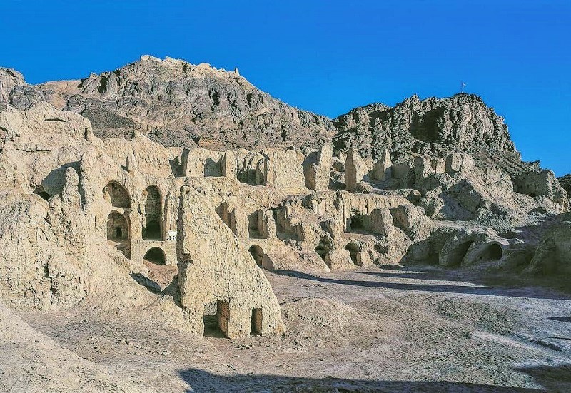 ویرانه های کوه خواجه در ذخیره گاه زیست کره دریاچه هامون