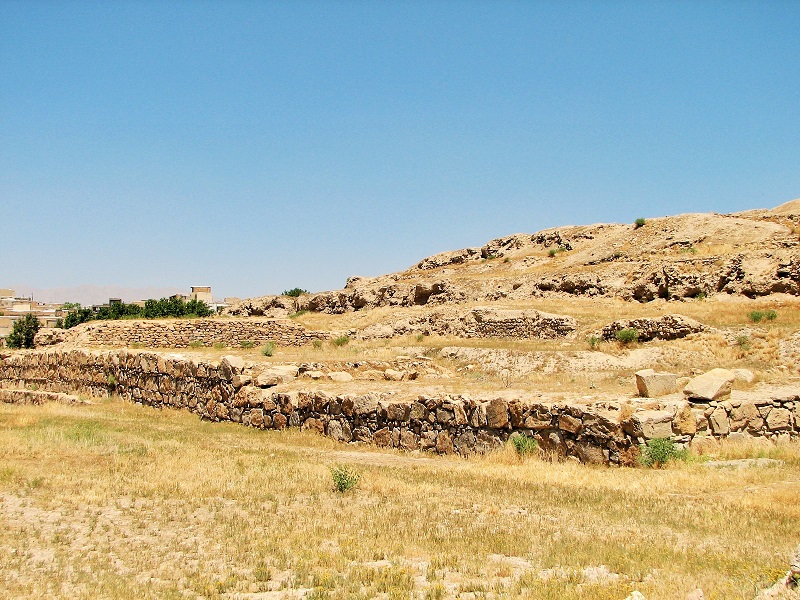 بخشی از معبد آناهیتای کنگاور یا کاخ خسرو پرویز