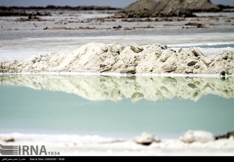 جاذبه های طبیعی قم: دریاچه نمک
