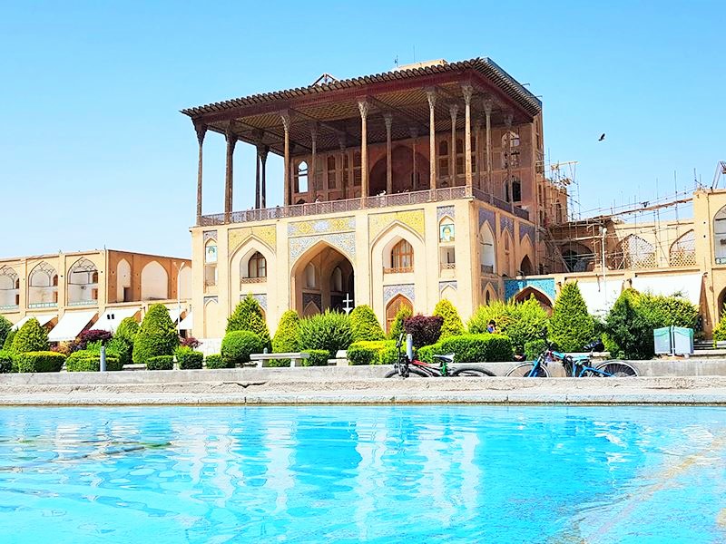 اجاره روزانه سوئیت در اصفهان و بازدید از کاخ عالی قاپو با سایت اتاقک