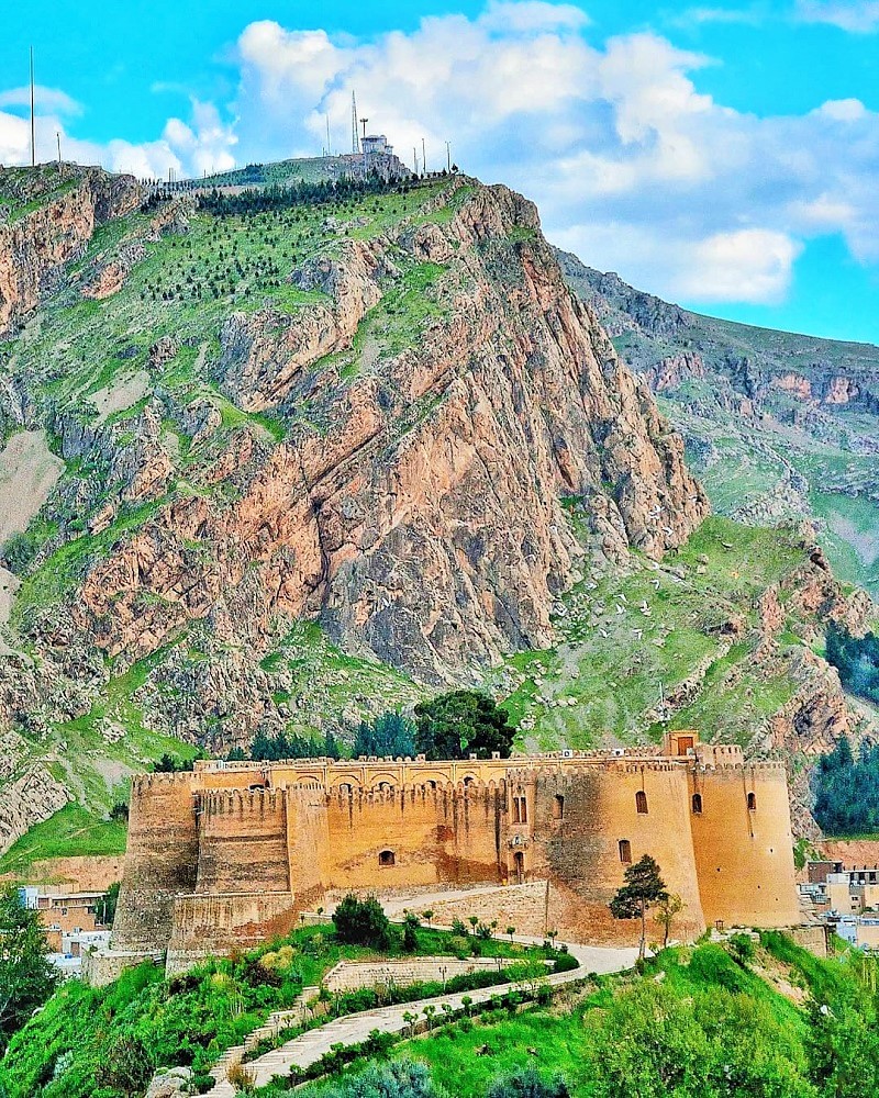 جاذبه های گردشگری خرم آباد: قلعه فلک الافلاک