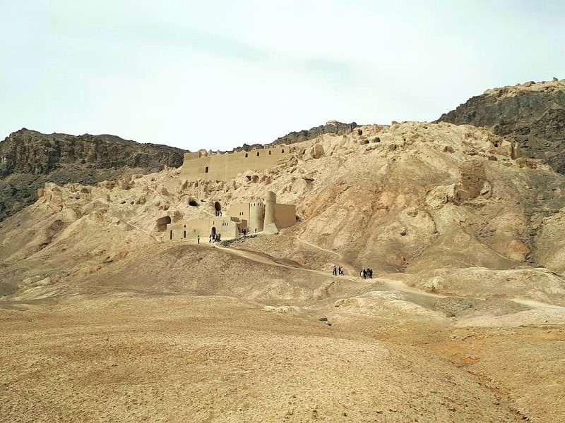 جاذبه های تاریخی زابل: تخت جمشید خشتی