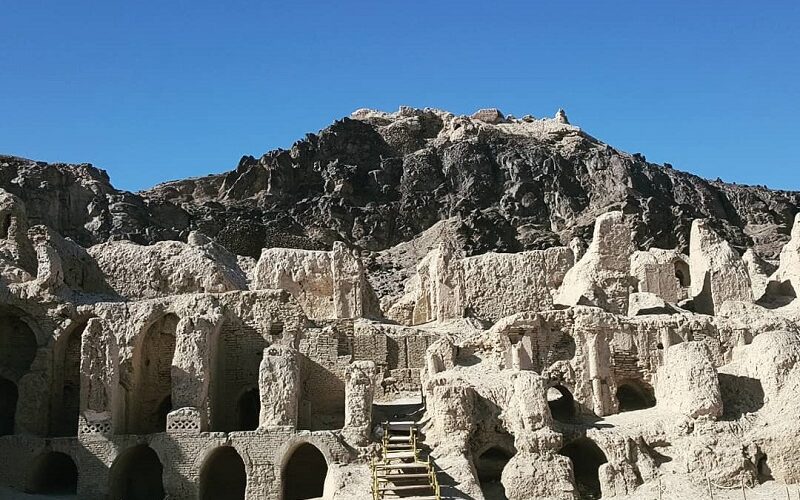 جاذبه های تاریخی زابل؛ کوه خواجه