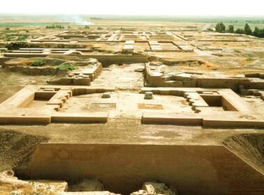 ویرانه کاخ آپادانا شهر باستانی شوش