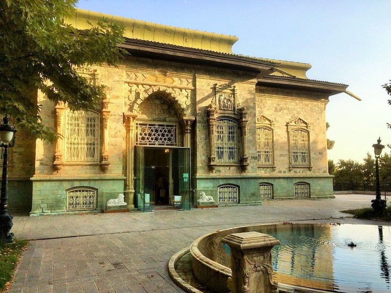 نمایی از ورودی کاخ سبز در مجموعه سعدآباد