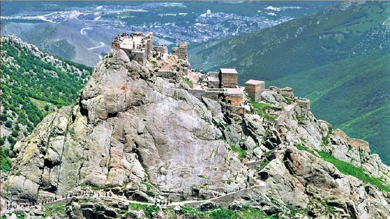 انتخاب آگاهانه مقصد سفر: قلعه بابک