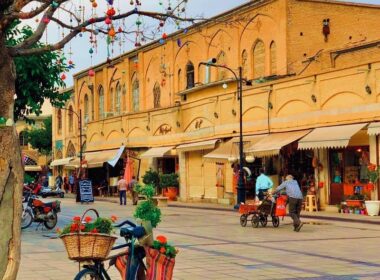 تور پیاده روی شیراز در نصف روز