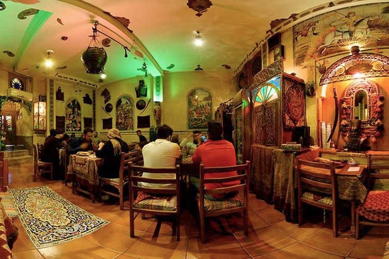 رستوران سرای مهر، در پایان تور پیاده روی شیراز
