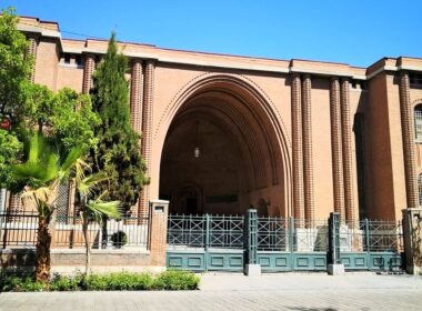 ساختمان موزه ایران باستان