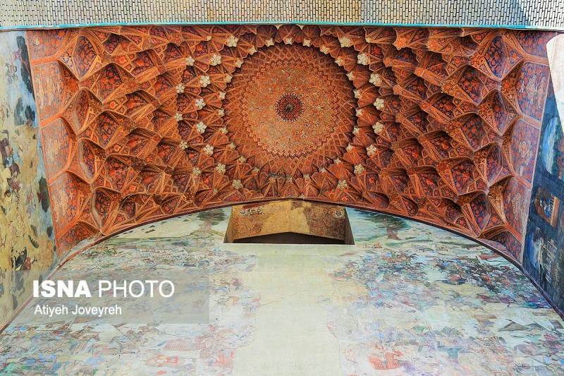تزیینات سردر بازار قیصریه اصفهان