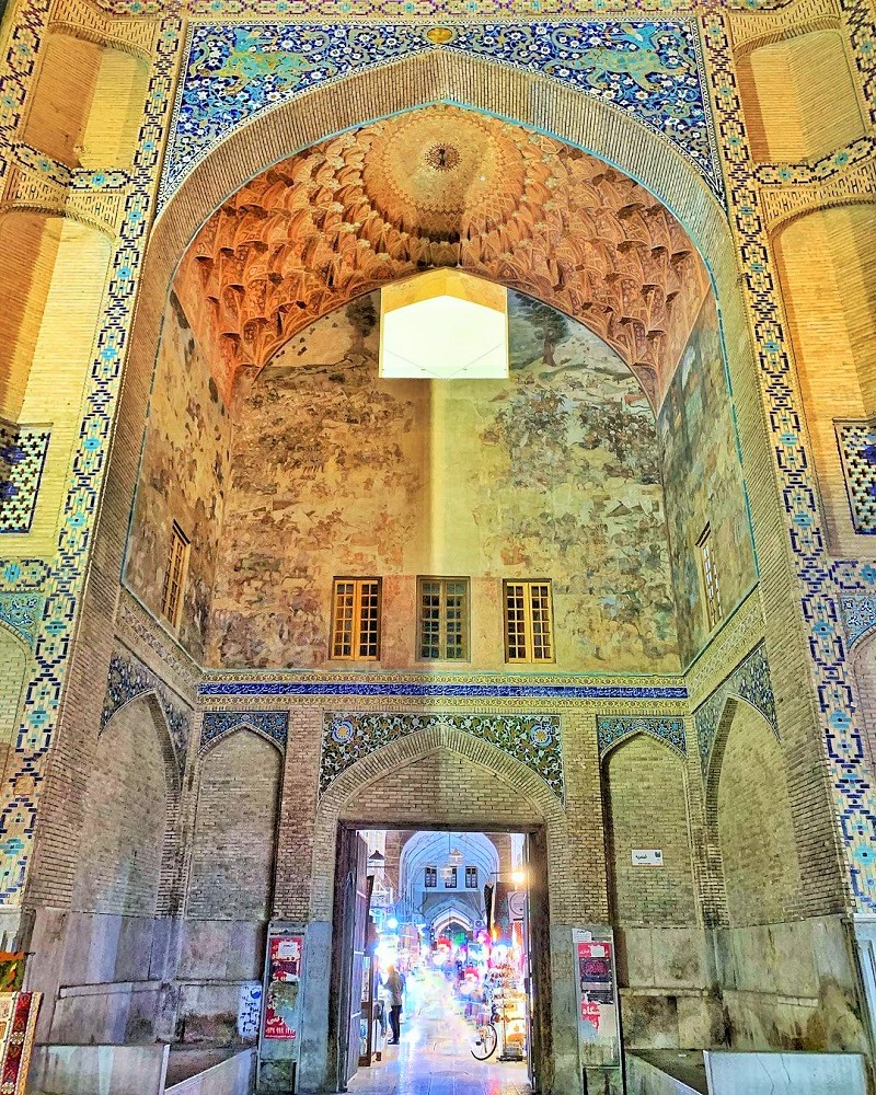 سردر بازار قیصریه اصفهان