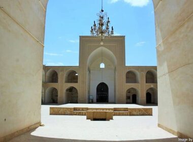 ایوان مسجد جامع ابرکوه