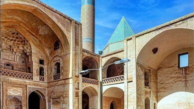 بخشی از داخل صحن مسجد جامع نطنز
