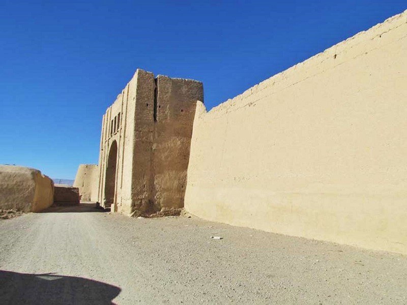 دروازه قلعه حاجی خان اسفند آباد